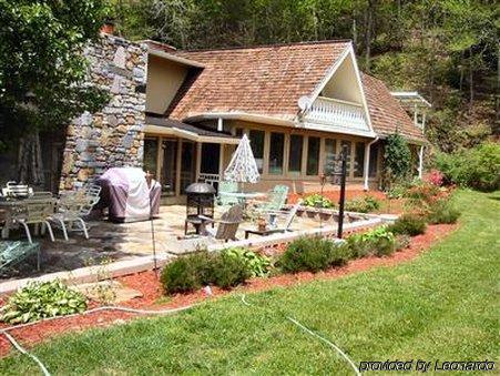 Rock Laurel Bed And Breakfast Candler Exterior photo